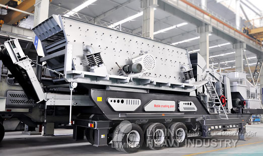 Crawler mobile crushing plant used in road and bridge construction material in Russia