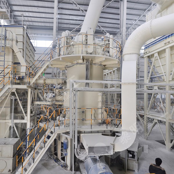 Low noise grinding chamber design with insulation